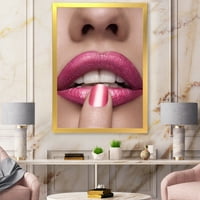 Designart 'rózsaszín nőstény ajkak ujjal a szájon' Modern keretes művészeti nyomtatás