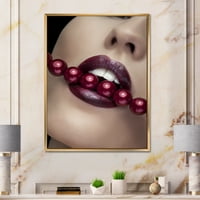 Designart 'Girl Bitting piros ajkakkal, piros gyöngyökkel' Modern keretes vászon fali művészet nyomtatás